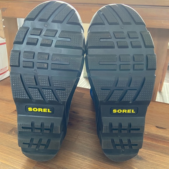 Sorel Flurry boys winter snow boots. EUC - Picture 4 of 5